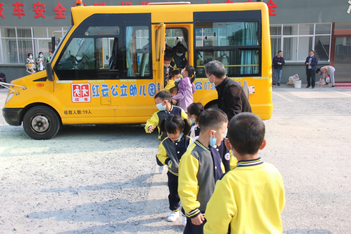 常德市湘北汽車(chē)運(yùn)輸有限公司,常德包車(chē)客運(yùn),常德旅游服務(wù),校車(chē)服務(wù)